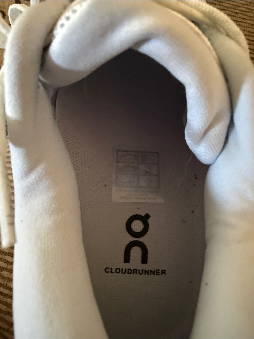 Ladies On Cloudrunner -3.  Sz 7.5 LNC - Picture 7 of 8